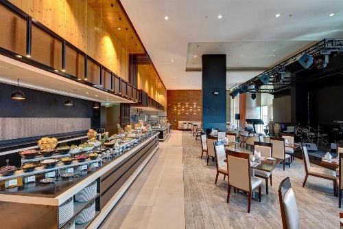 Metropolitan Hotel Dubai image 3